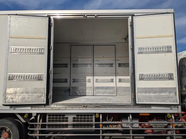 いすゞ フォワード TKG-FRR90T2(2WD)の写真35