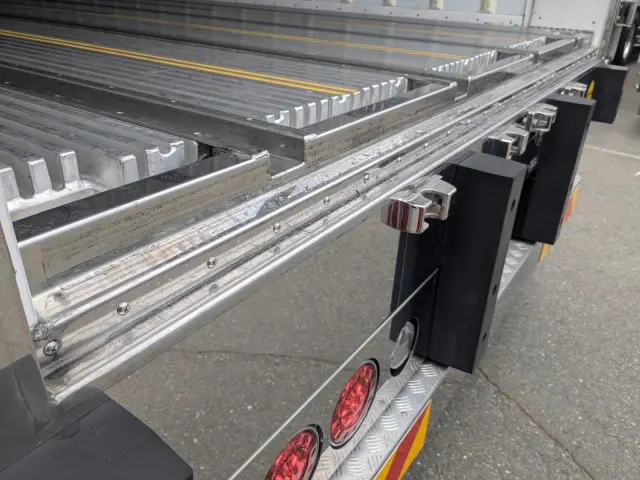 日野 プロフィア 2KG-FW1AHC(8x4)の写真10