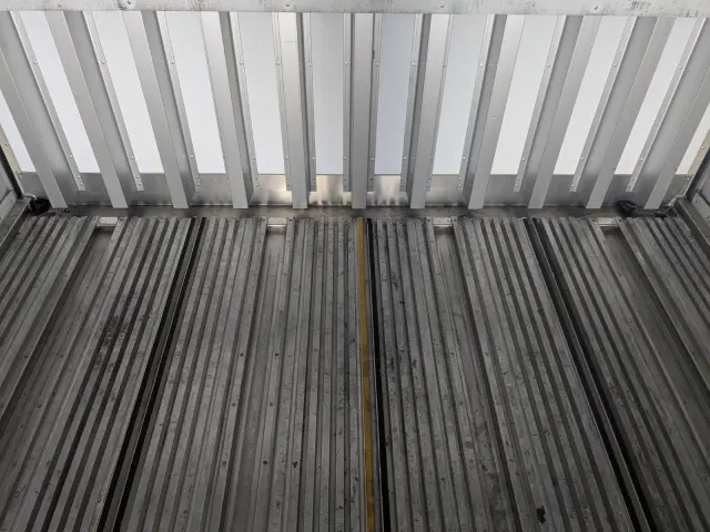 日野 プロフィア 2DG-FW1AHG(8x4)の写真16