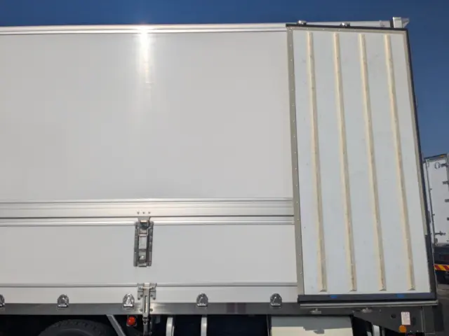 日野 プロフィア 2DG-FW1AHG(8x4)の写真21