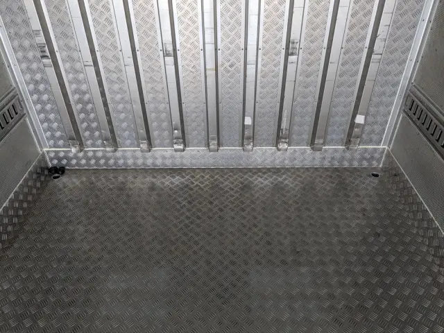 いすゞ フォワード 2PG-FRR90T2(2WD)の写真16