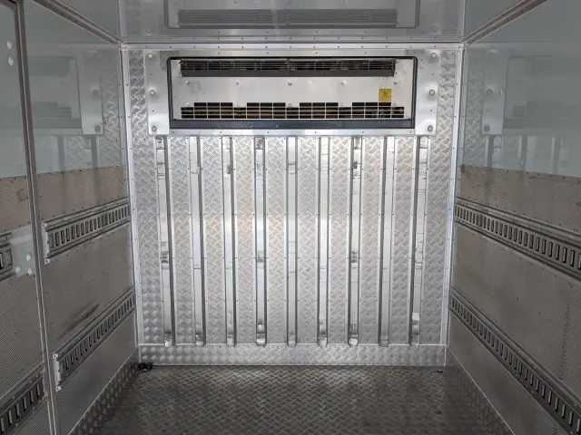 いすゞ フォワード 2PG-FRR90T2(2WD)の写真18