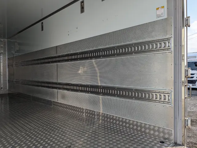 いすゞ フォワード 2PG-FRR90T2(2WD)の写真20