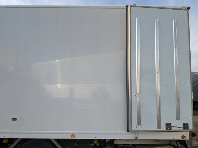 いすゞ フォワード 2PG-FRR90T2(2WD)の写真25