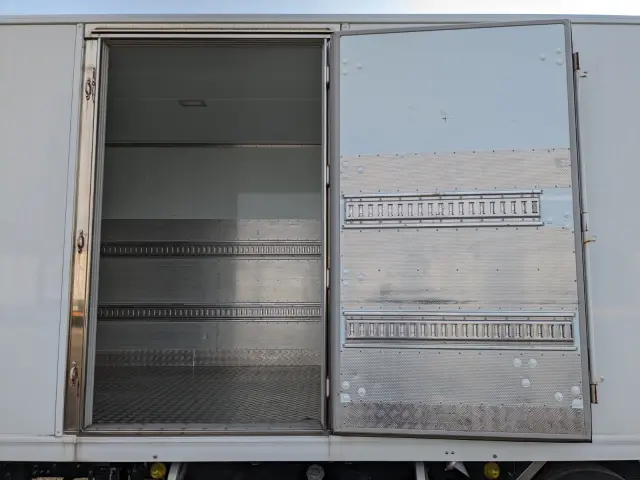 いすゞ フォワード 2PG-FRR90T2(2WD)の写真33