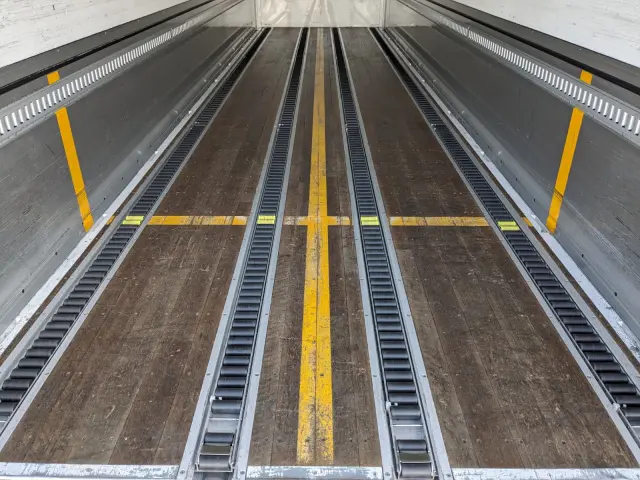 UD クオン QPG-CG5ZA(8x4)の写真12