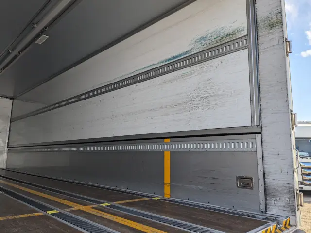 UD クオン QPG-CG5ZA(8x4)の写真18