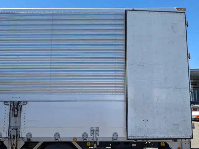 いすゞ フォワード PKG-FRR90T2(2WD)の写真21