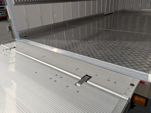 三菱 キャンター 2RG-FEB50(2WD)の写真33