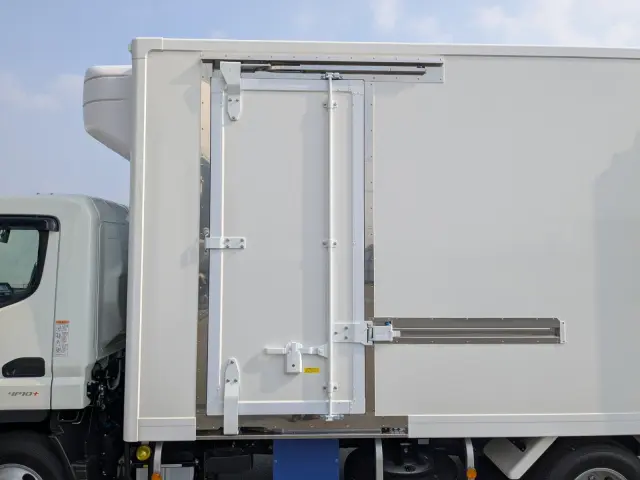 三菱 キャンター 2RG-FEB50(2WD)の写真14