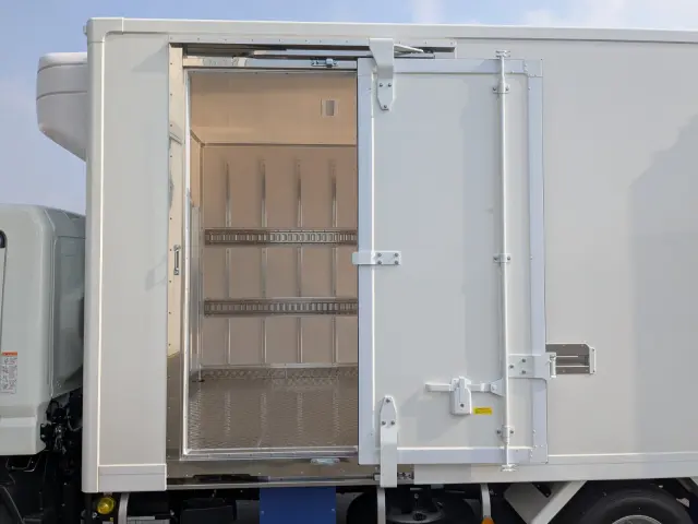 三菱 キャンター 2RG-FEB50(2WD)の写真15