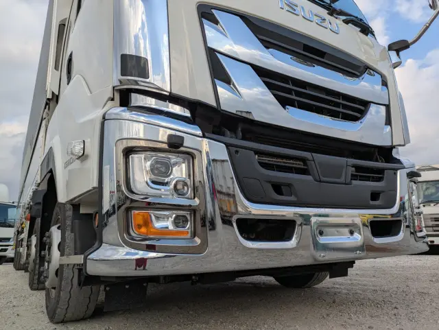 いすゞ ギガ 2PG-CYJ77D(8x4)の写真4