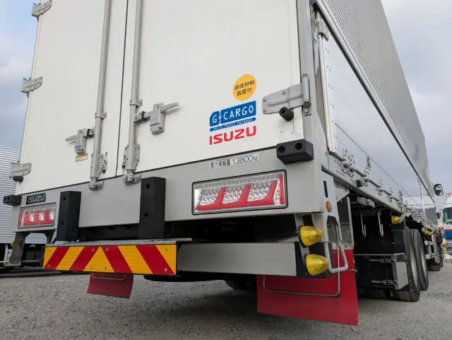 いすゞ ギガ 2PG-CYJ77D(8x4)の写真9