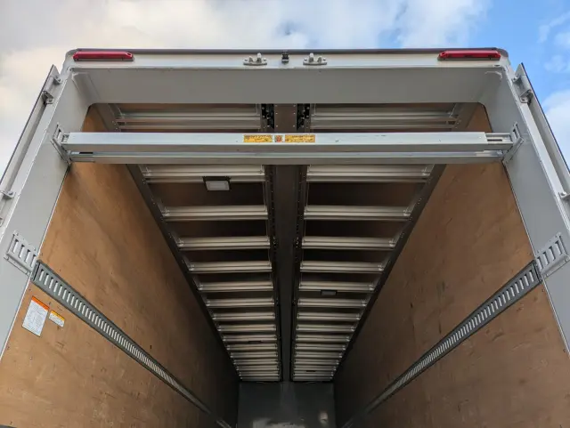 いすゞ ギガ 2PG-CYJ77D(8x4)の写真12