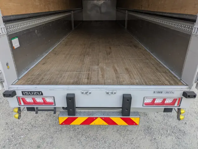 いすゞ ギガ 2PG-CYJ77D(8x4)の写真13