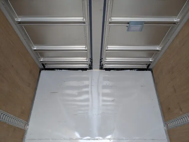 いすゞ ギガ 2PG-CYJ77D(8x4)の写真15