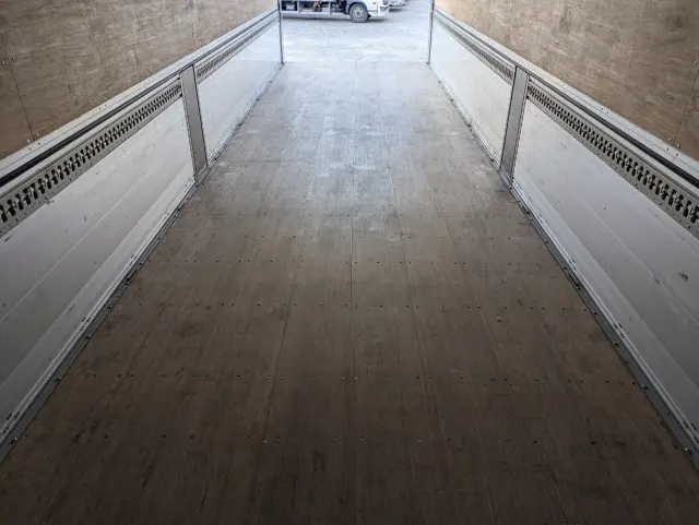 いすゞ ギガ 2PG-CYJ77D(8x4)の写真16