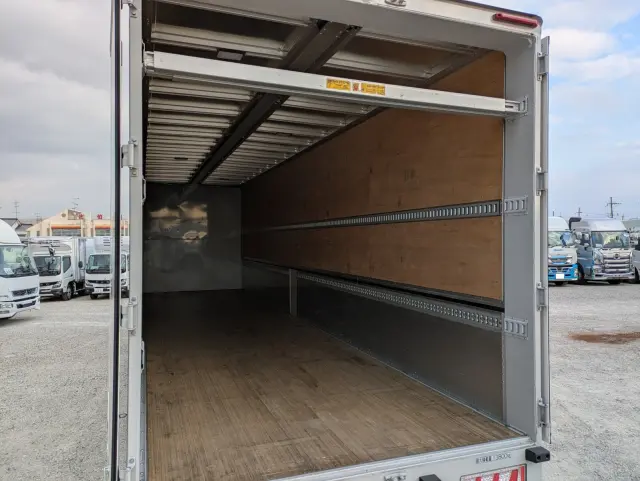 いすゞ ギガ 2PG-CYJ77D(8x4)の写真17