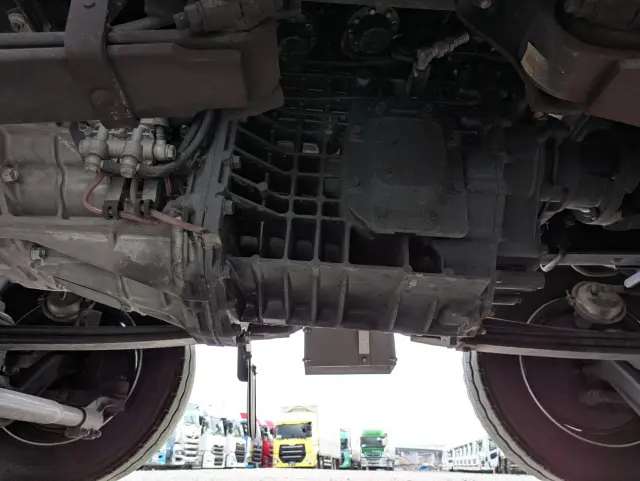 いすゞ ギガ 2PG-CYJ77D(8x4)の写真26