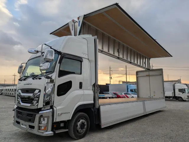 いすゞ ギガ 2PG-CYJ77D(8x4)の写真34
