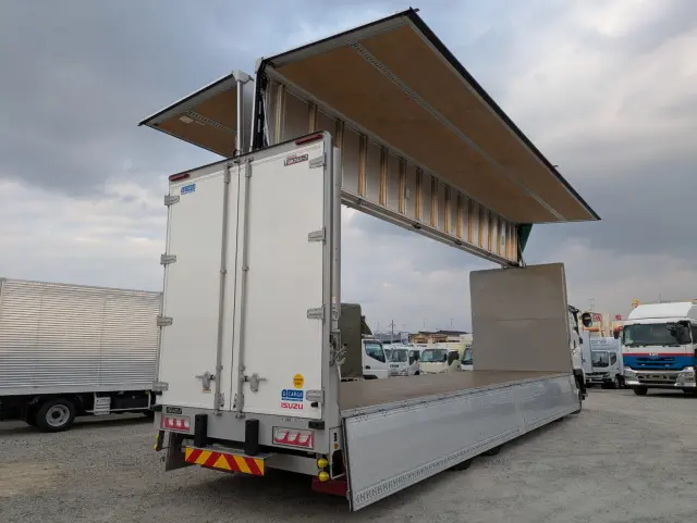 いすゞ ギガ 2PG-CYJ77D(8x4)の写真36