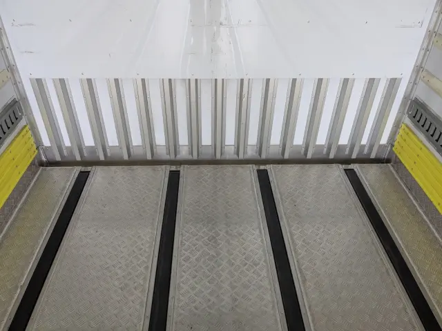 いすゞ フォワード 2PG-FTR90V4(2WD)の写真20