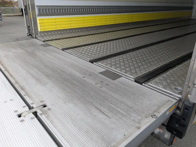 いすゞ フォワード 2PG-FTR90V4(2WD)の写真28