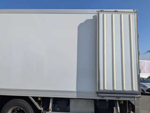 日野 プロフィア 2DG-FR1AHC(6x2)の写真10