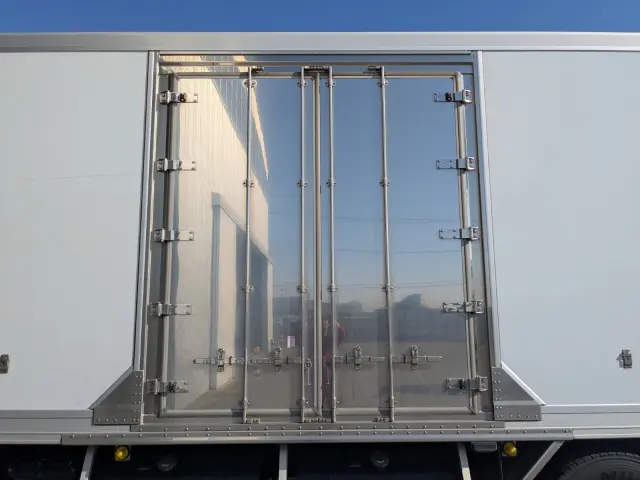 日野 プロフィア 2DG-FR1AHC(6x2)の写真15