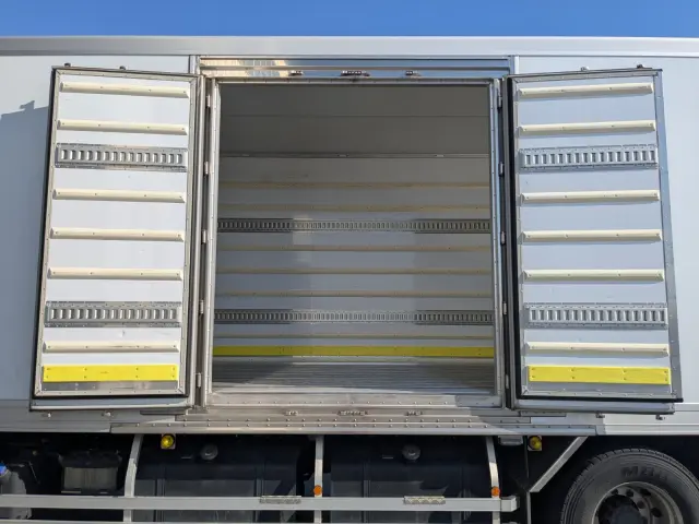 日野 プロフィア 2DG-FR1AHC(6x2)の写真16