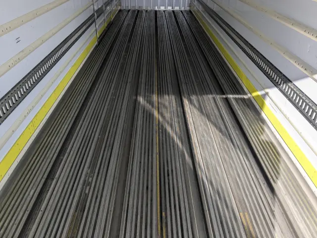 日野 プロフィア 2DG-FR1AHC(6x2)の写真23