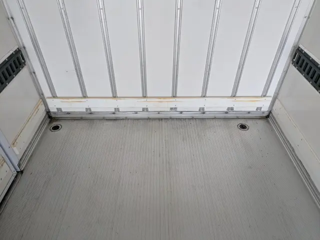 いすゞ エルフ TPG-NPR85AN(2WD)の写真15