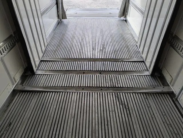 いすゞ フォワード TKG-FRR90T2の写真18