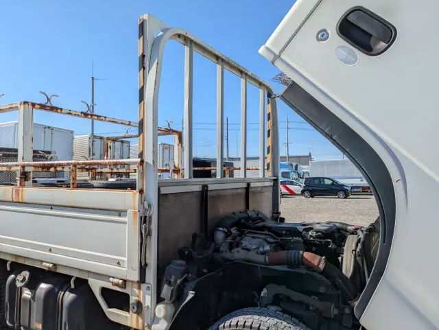 いすゞ エルフ TRG-NJR85A(2WD)の写真37