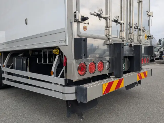 日野 プロフィア 2DG-FR1AHB(6x2)の写真6