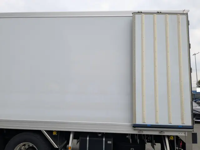 日野 プロフィア 2DG-FR1AHB(6x2)の写真10