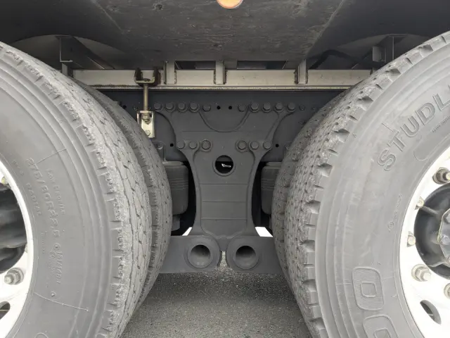 日野 プロフィア 2DG-FR1AHB(6x2)の写真12