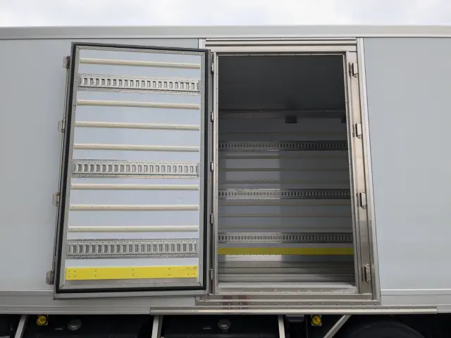 日野 プロフィア 2DG-FR1AHB(6x2)の写真16