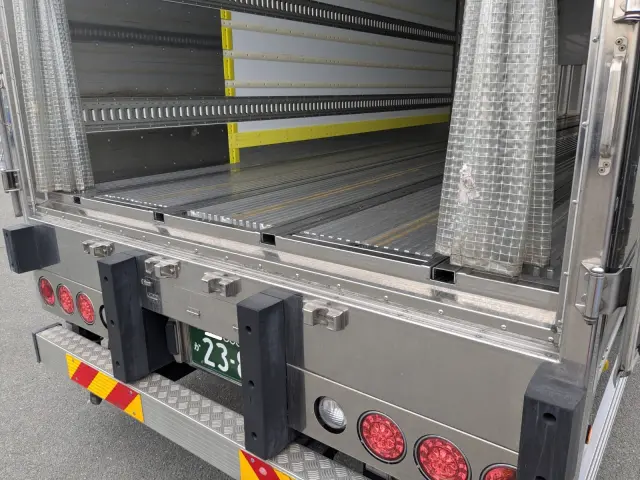 日野 プロフィア 2DG-FR1AHB(6x2)の写真21