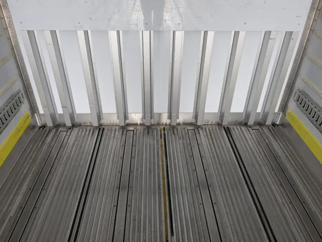 日野 プロフィア 2DG-FR1AHB(6x2)の写真25