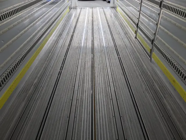 日野 プロフィア 2DG-FR1AHB(6x2)の写真27