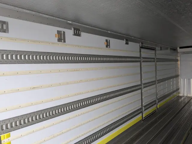 日野 プロフィア 2DG-FR1AHB(6x2)の写真30