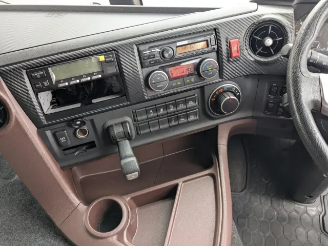 日野 プロフィア 2DG-FR1AHB(6x2)の写真37