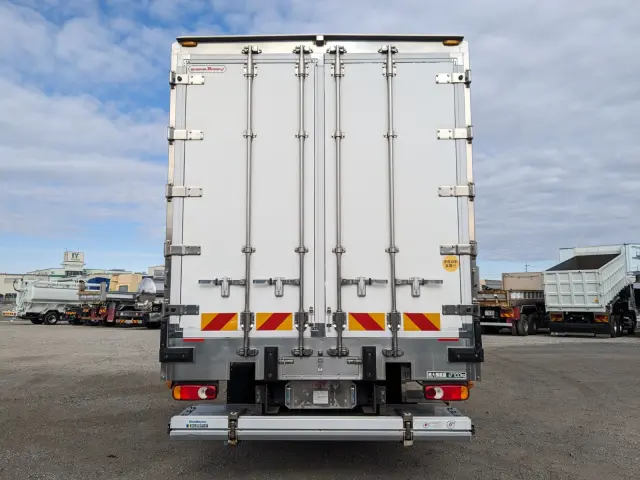 UD クオン 2PG-CD5CE(6x2)の写真6