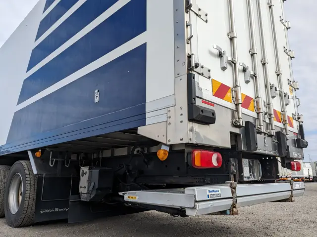 UD クオン 2PG-CD5CE(6x2)の写真8