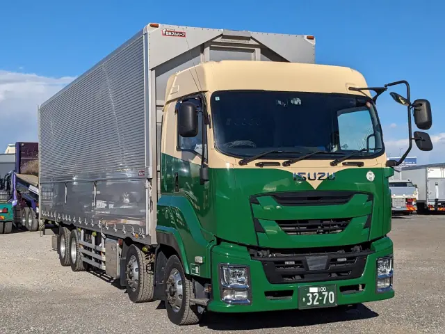 いすゞ ギガ 2PG-CYJ77C(8x4)の写真2