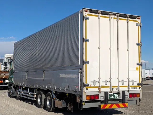 いすゞ ギガ 2PG-CYJ77C(8x4)の写真3