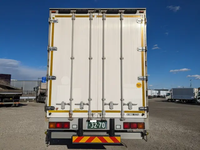 いすゞ ギガ 2PG-CYJ77C(8x4)の写真5