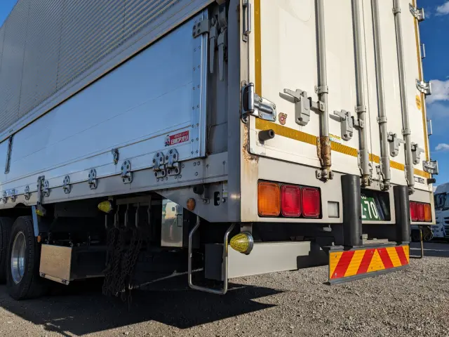 いすゞ ギガ 2PG-CYJ77C(8x4)の写真7