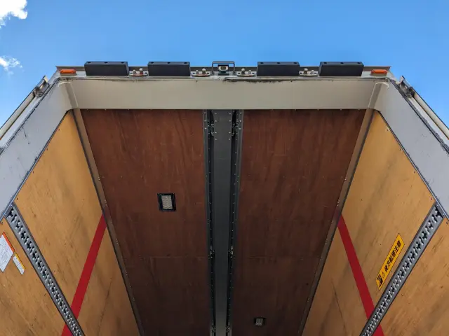 いすゞ ギガ 2PG-CYJ77C(8x4)の写真10